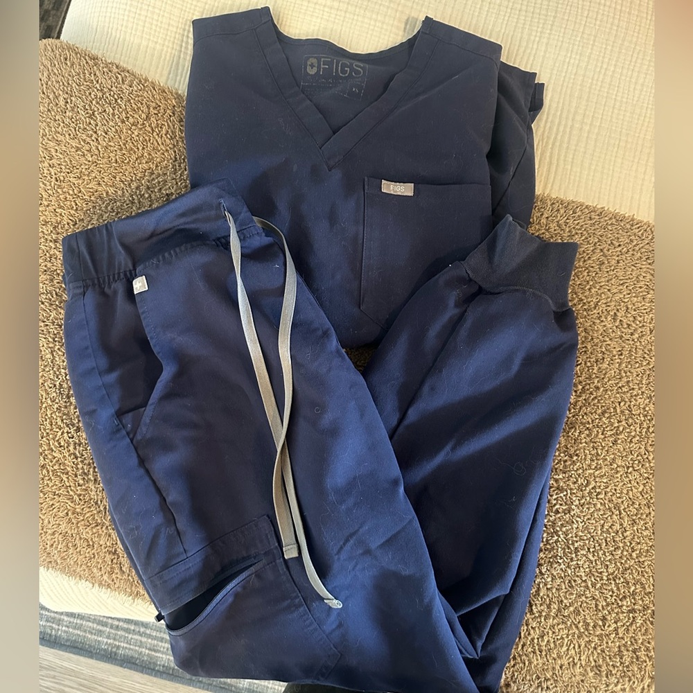 FIGS navy scrubs
